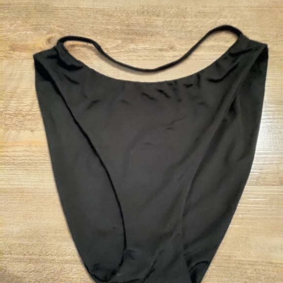 PrettyLittleThing Black Strap Front High Leg Bikini Bottom - Picture 5 of 11